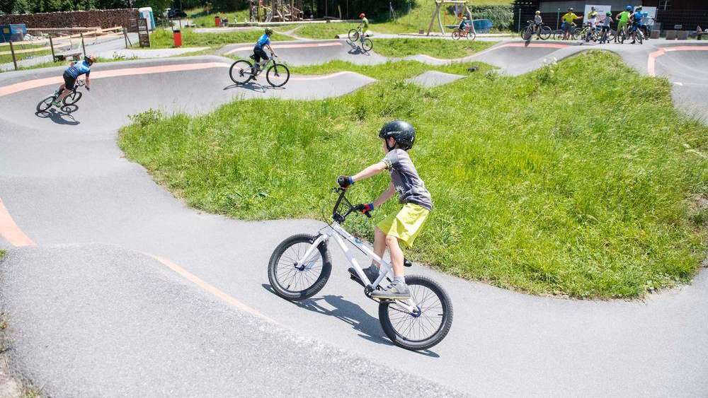 Pumptrack und Spielplatz Wydeli