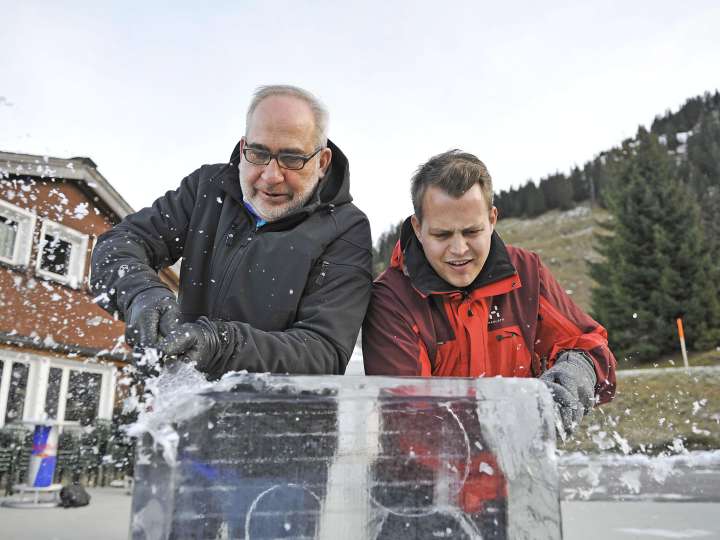Eisschnitzen das coole Rahmenprogramm für jeden Anlass