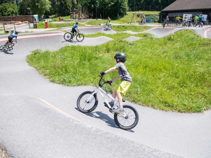 Pumptrack und Spielplatz Wydeli
