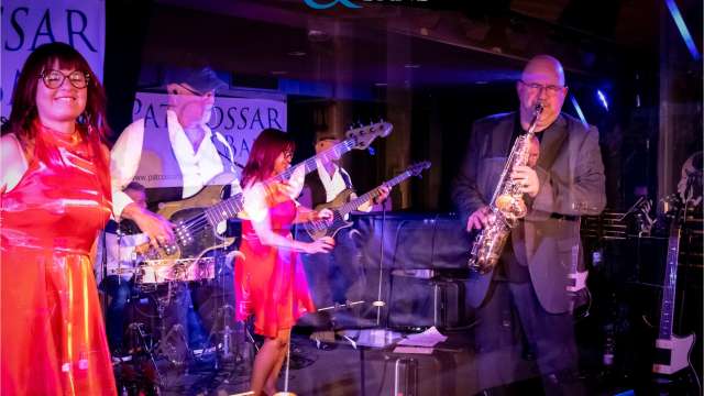 Kulturbühne und Pat Cossar Band